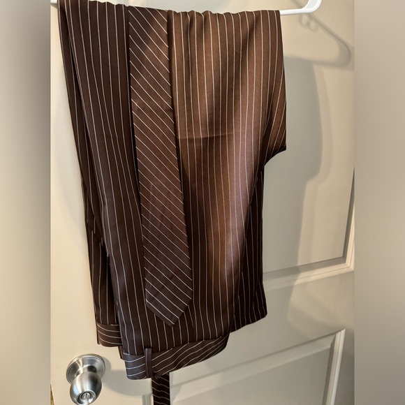 Brown pinstripe set from fashion nova - Picture 4 of 6
